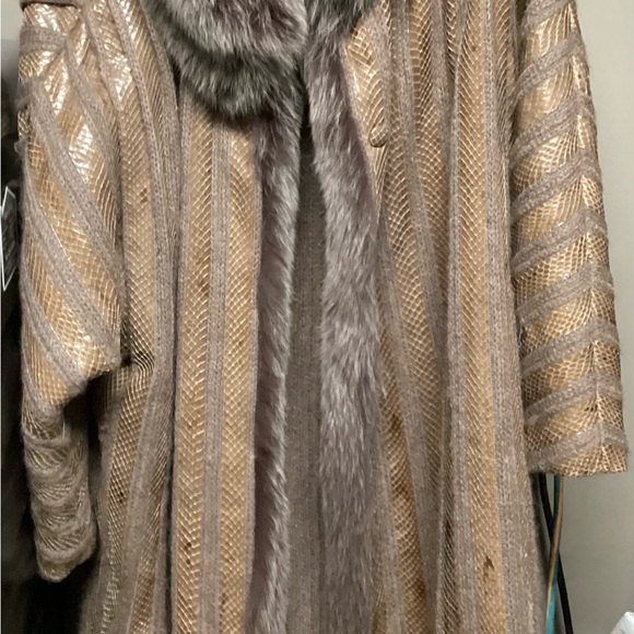 Full length mink python coat used in great condition!! MADE IN ITLAY - Picture 2 of 2
